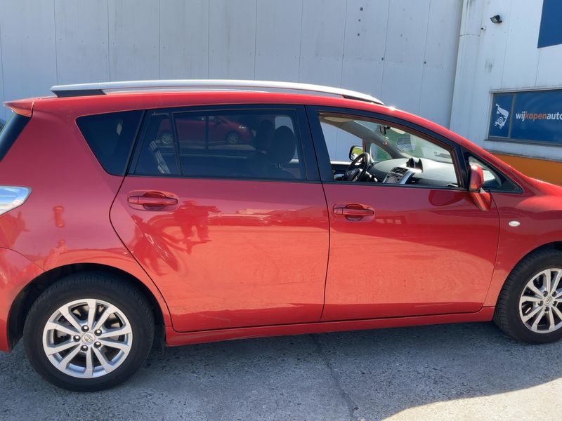 Toyota Verso 1.6 2012 – снимка 10