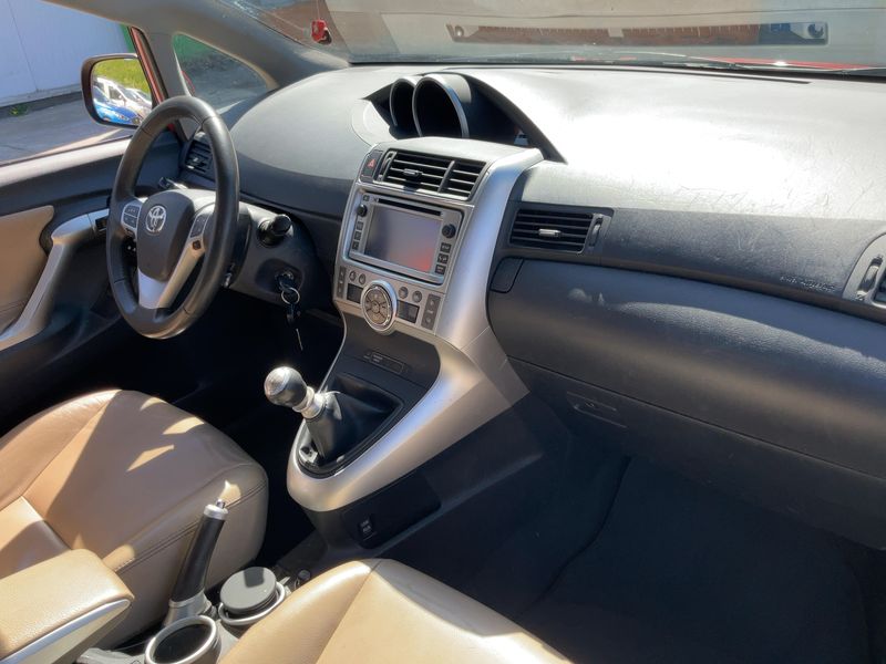 Toyota Verso 1.6 2012 – снимка 17
