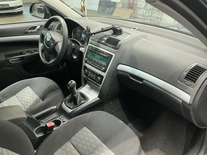 Skoda Octavia 1.4 TSI Ambiente 2011 – снимка 3