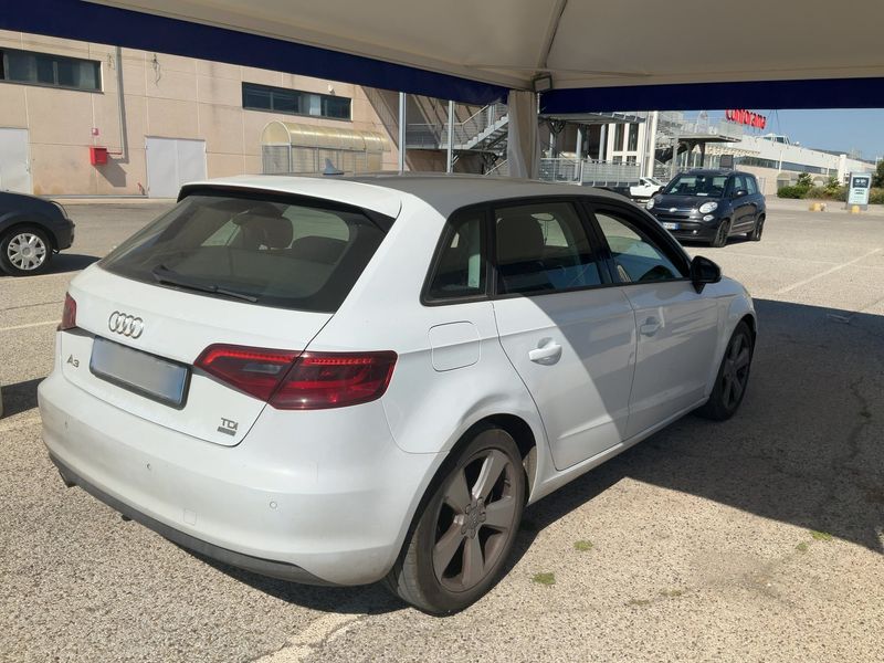 Audi A3 Sportback 1.6 TDI Ambition 2015 – снимка на щета 8