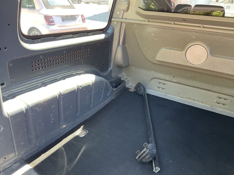 Volkswagen Caddy 1.6 TDI Maxi Startline 2013 – снимка 30