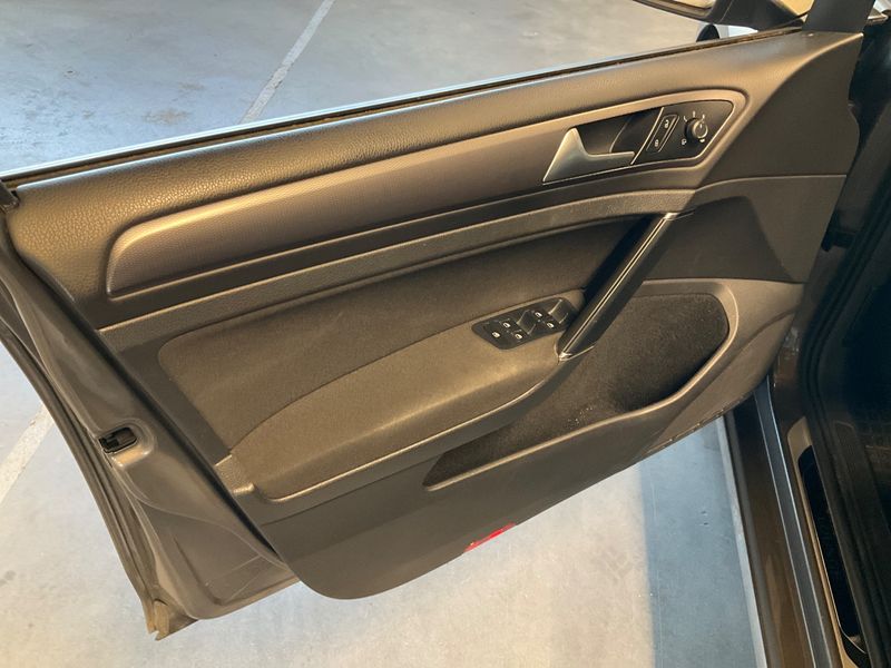Volkswagen Golf VII 1.2 TSI Lounge BlueMotion Tech 2015 – снимка 30