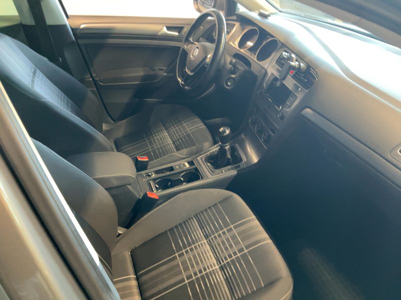 Volkswagen Golf VII 1.2 TSI Lounge BlueMotion Tech 2015 – снимка 17