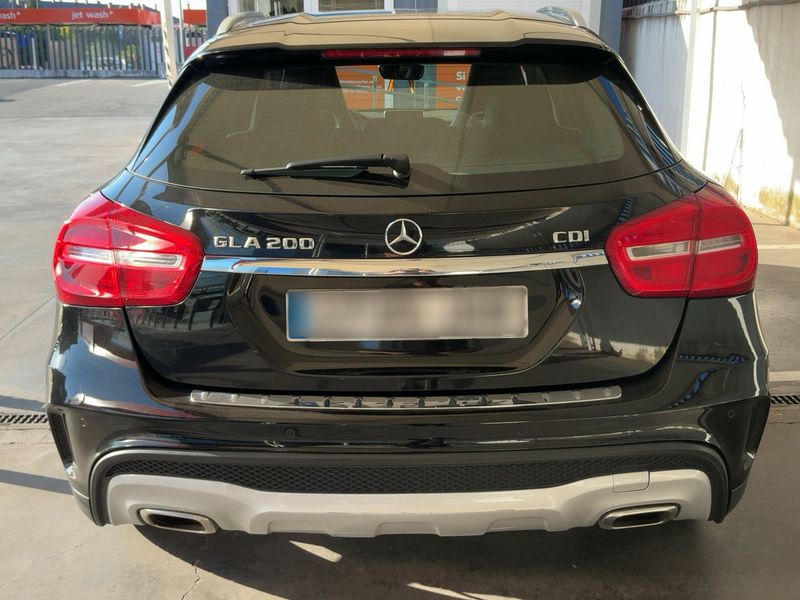 Mercedes-Benz GLA-Klasse GLA 200 d AMG Line 2015 – снимка 7