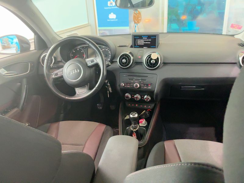 Audi A1 Sportback 1.6 TDI Ambition 2014 – снимка 17