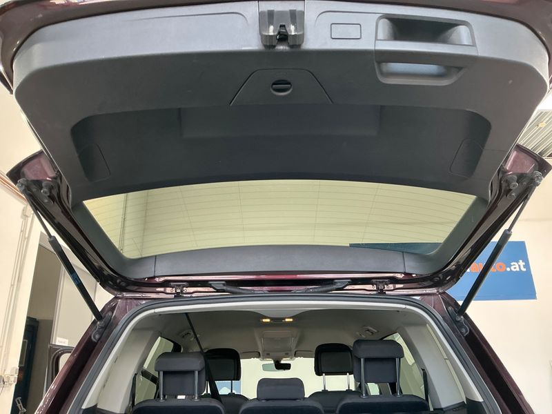 Volkswagen Touran 2.0 TDI Comfortline BlueMotion Tech 2017 – снимка 32