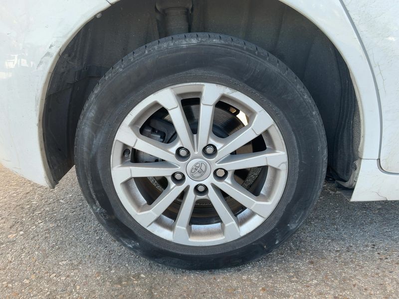 Toyota Verso 2.0 D-4D Advance 2011 – снимка 9