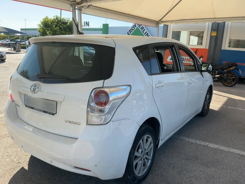 Toyota Verso 2.0 D-4D Advance 2011 – снимка 8