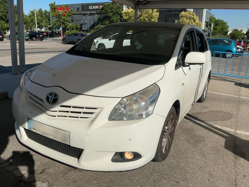 Toyota Verso 2.0 D-4D Advance 2011 – снимка 1