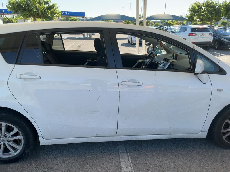 Toyota Verso 2.0 D-4D Advance 2011 – снимка 10