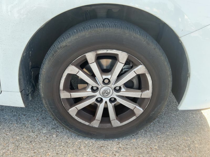 Toyota Verso 2.0 D-4D Advance 2011 – снимка 11