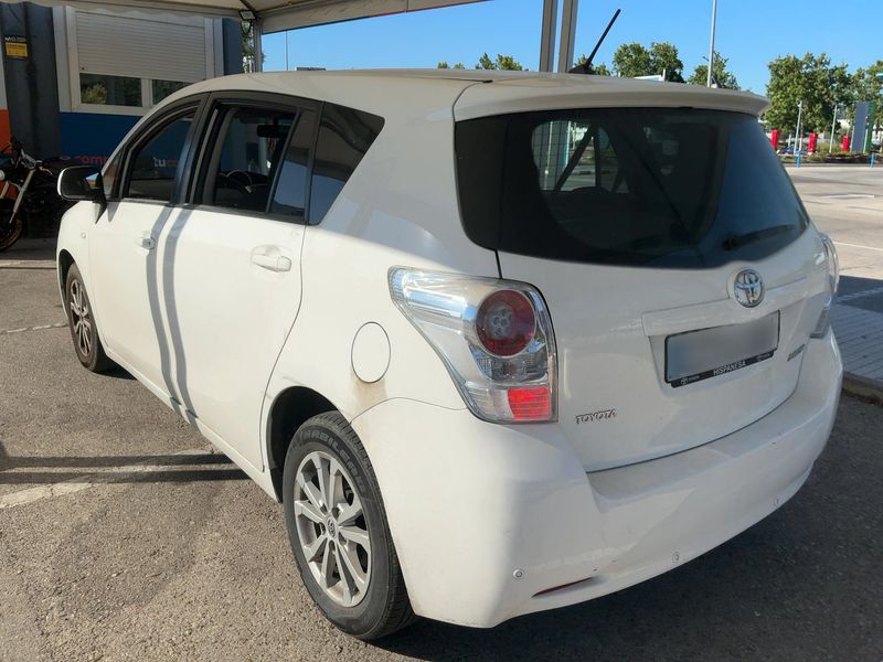 Toyota Verso 2.0 D-4D Advance 2011 – снимка 6