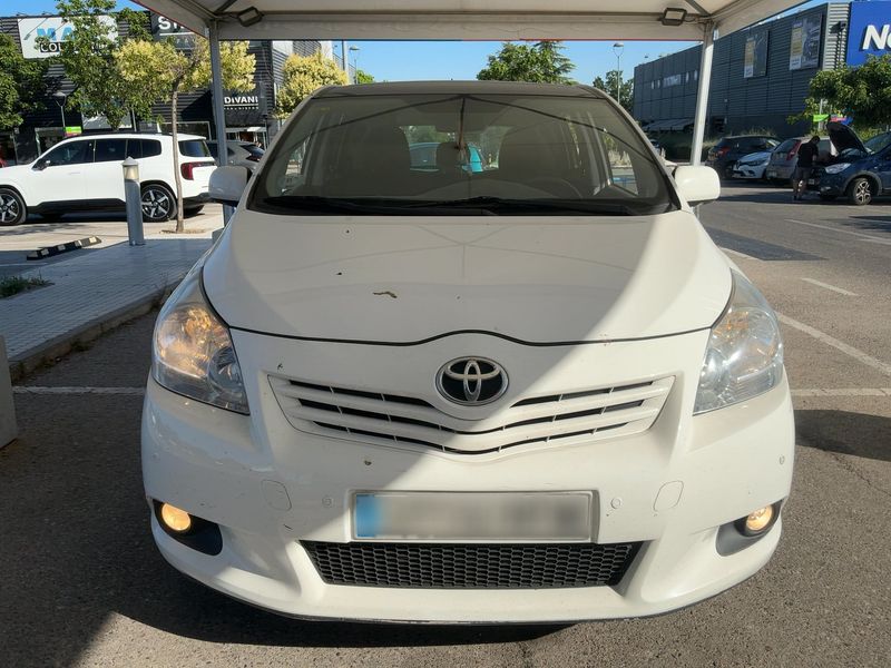 Toyota Verso 2.0 D-4D Advance 2011 – снимка 14