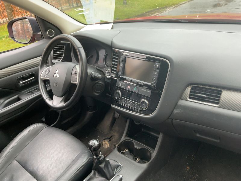 Mitsubishi Outlander 2.2 DI-D Intense 4WD 2015 – снимка 17