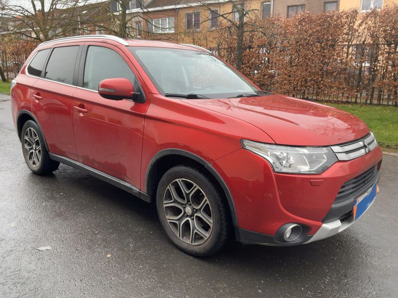 Mitsubishi Outlander 2.2 DI-D Intense 4WD 2015 – снимка 12