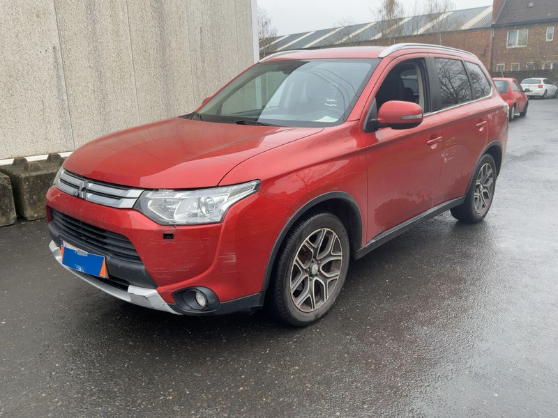 Mitsubishi Outlander 2.2 DI-D Intense 4WD 2015 – снимка 2