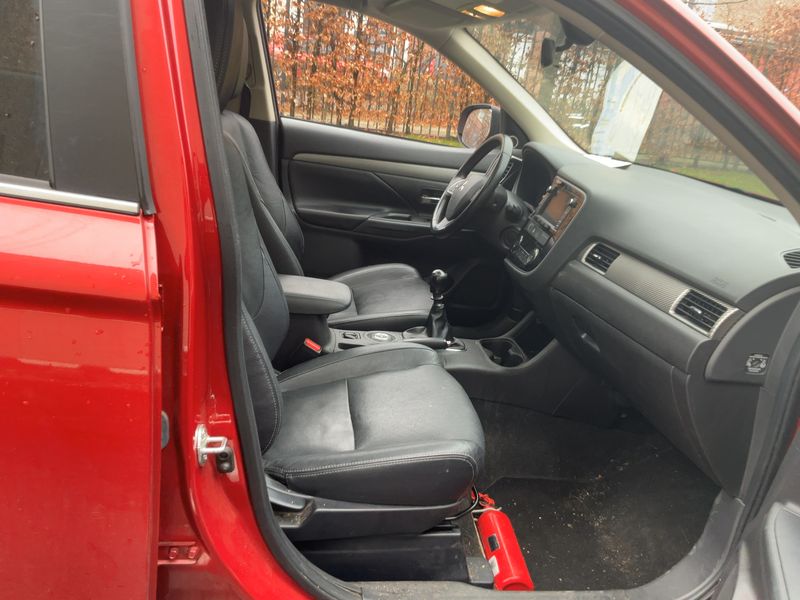 Mitsubishi Outlander 2.2 DI-D Intense 4WD 2015 – снимка 16