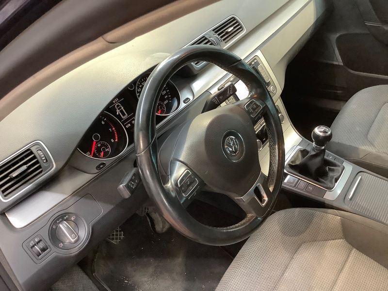 Volkswagen Passat 1.4 TSI Comfortline BlueMotion Tech 2011 – снимка 40