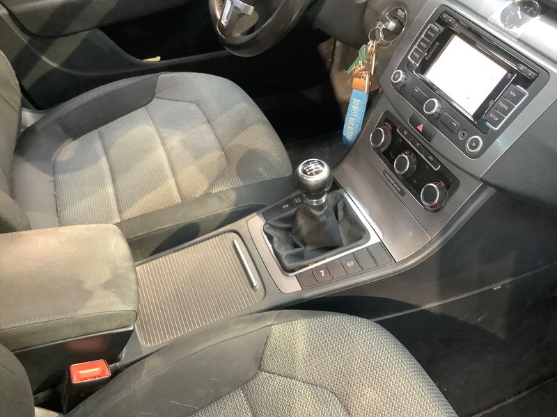 Volkswagen Passat 1.4 TSI Comfortline BlueMotion Tech 2011 – снимка 37