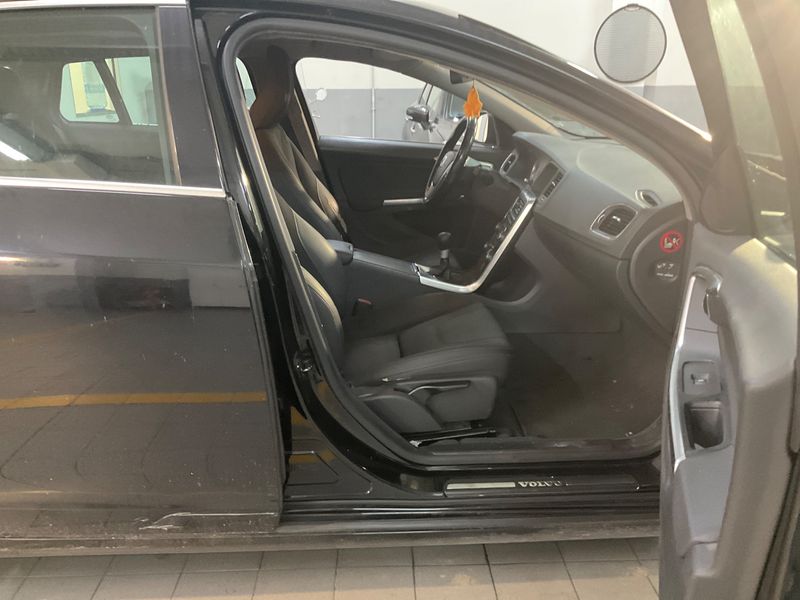 Volvo V60 2.0 D4 Momentum 2011 – снимка 3