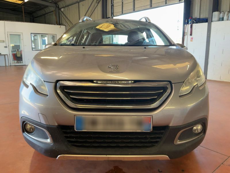 Peugeot 2008 1.2 PureTech Allure 2015 – снимка 14