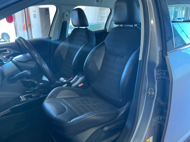 Peugeot 2008 1.2 PureTech Allure 2015 – снимка 30