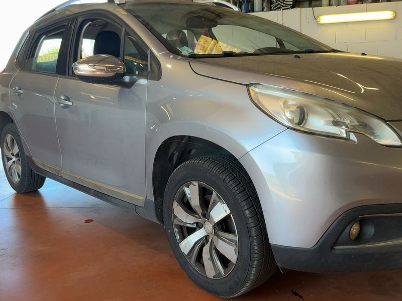 Peugeot 2008 1.2 PureTech Allure 2015 – снимка 12