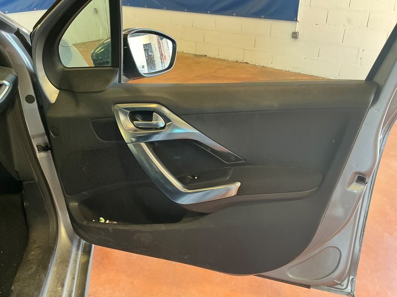 Peugeot 2008 1.2 PureTech Allure 2015 – снимка 28