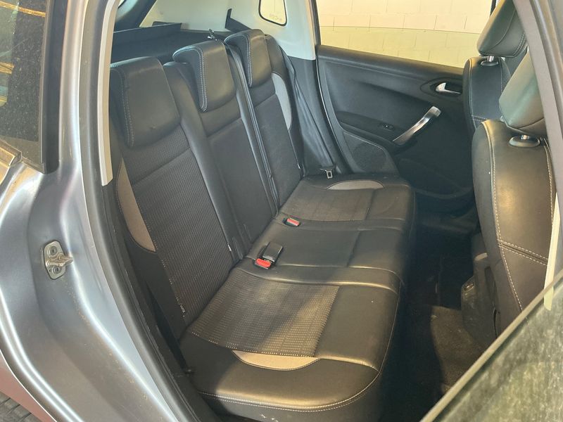 Peugeot 2008 1.2 PureTech Allure 2015 – снимка 19