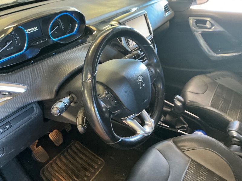 Peugeot 2008 1.2 PureTech Allure 2015 – снимка 29