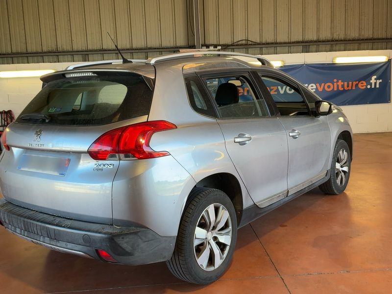 Peugeot 2008 1.2 PureTech Allure 2015 – снимка 8