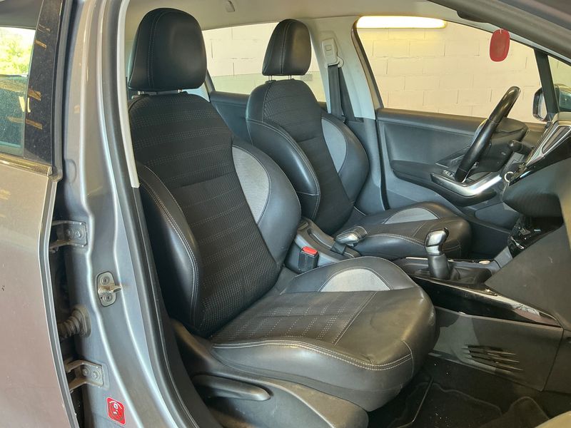 Peugeot 2008 1.2 PureTech Allure 2015 – снимка 16