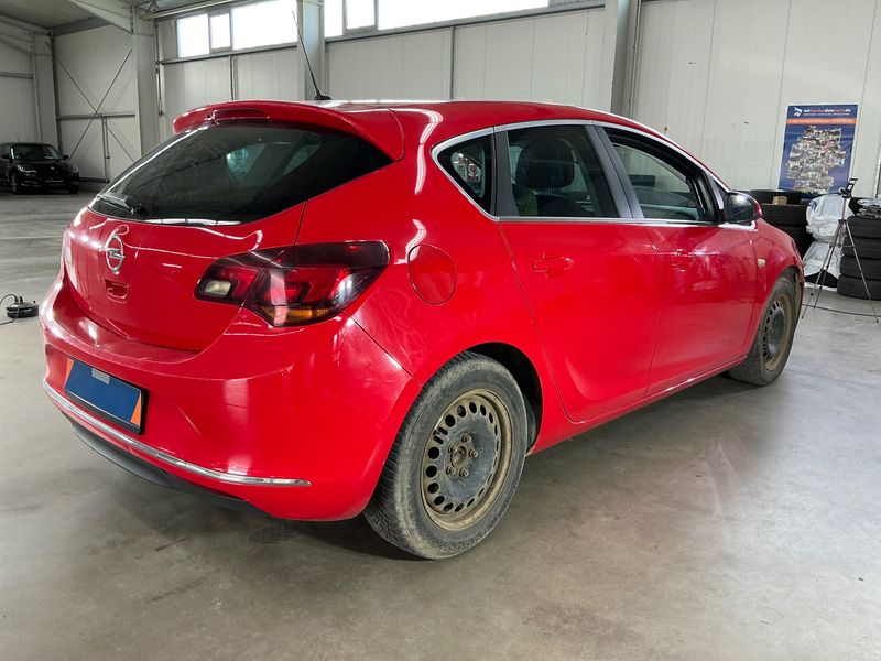 Opel Astra 1.7 CDTI Sport 2012 – снимка 2