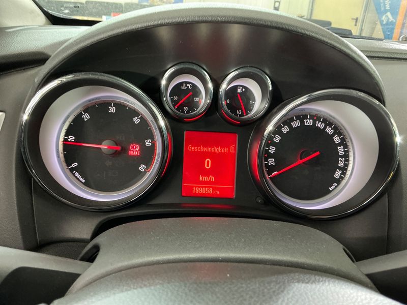 Opel Astra 1.7 CDTI Sport 2012 – снимка 4