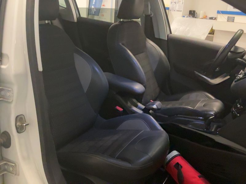 Peugeot 2008 1.2 e-THP Allure Business 2018 – снимка 16