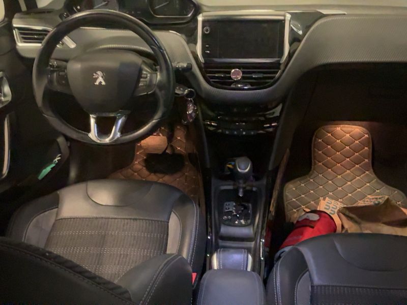 Peugeot 2008 1.2 e-THP Allure Business 2018 – снимка 17
