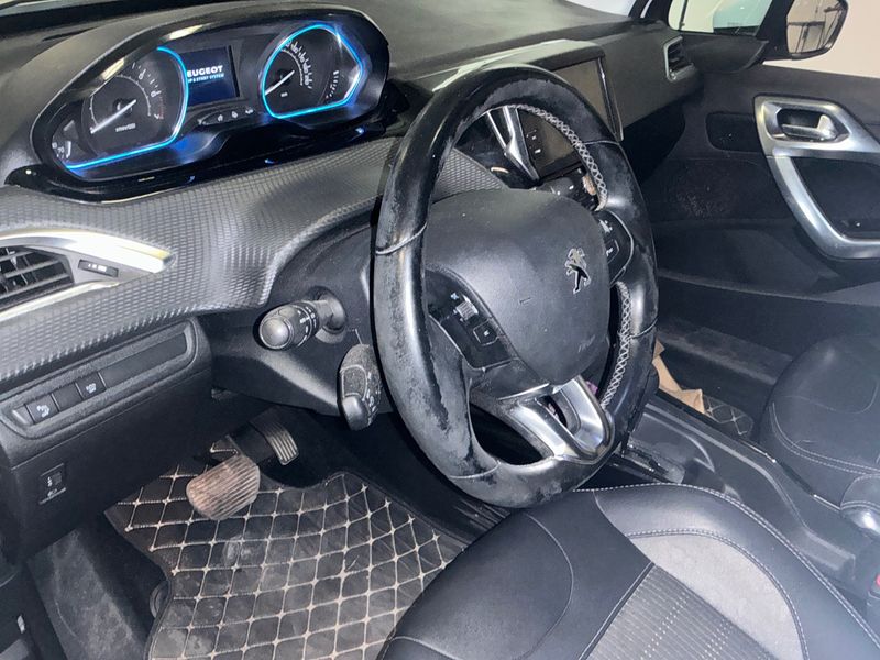 Peugeot 2008 1.2 e-THP Allure Business 2018 – снимка 22