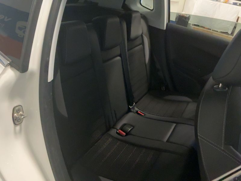 Peugeot 2008 1.2 e-THP Allure Business 2018 – снимка 19