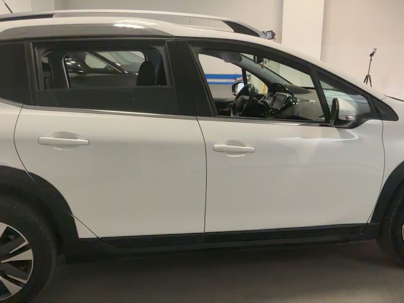 Peugeot 2008 1.2 e-THP Allure Business 2018 – снимка 10