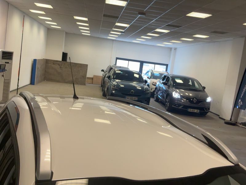 Peugeot 2008 1.2 e-THP Allure Business 2018 – снимка 13