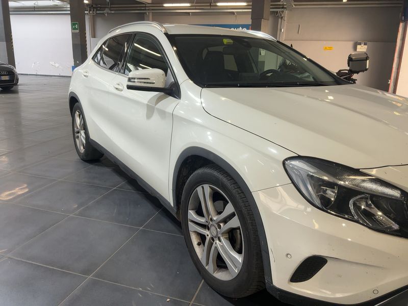 Mercedes-Benz GLA-Klasse GLA 200 d Sport 2016 – снимка 12