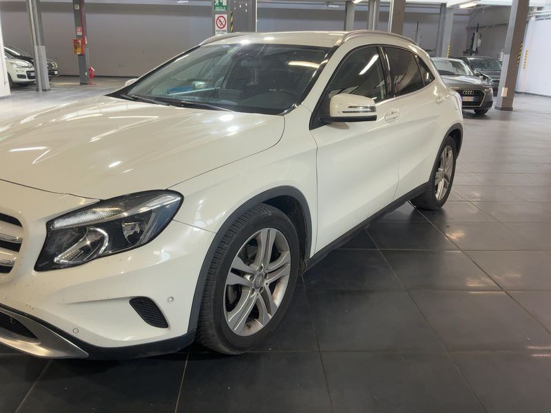 Mercedes-Benz GLA-Klasse GLA 200 d Sport 2016 – снимка 2