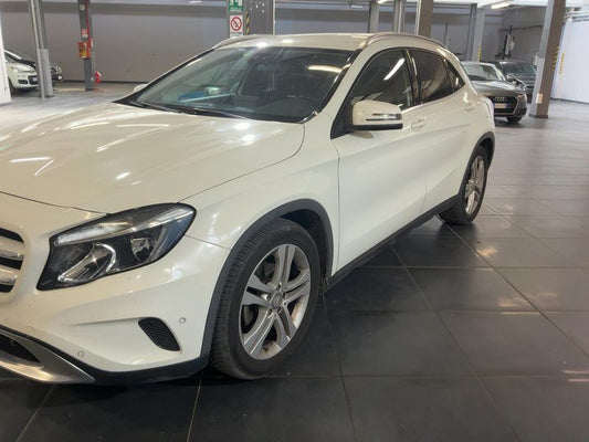 Mercedes-Benz GLA-Klasse GLA 200 d Sport 2016 – снимка 2