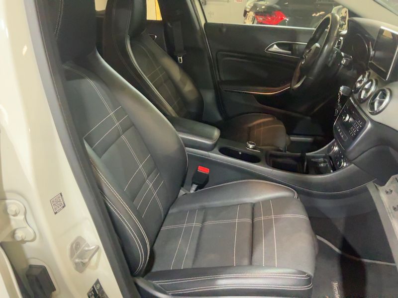 Mercedes-Benz GLA-Klasse GLA 200 d Sport 2016 – снимка 16
