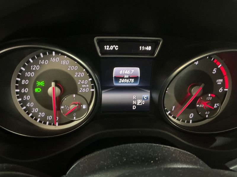 Mercedes-Benz GLA-Klasse GLA 200 d Sport 2016 – снимка 18