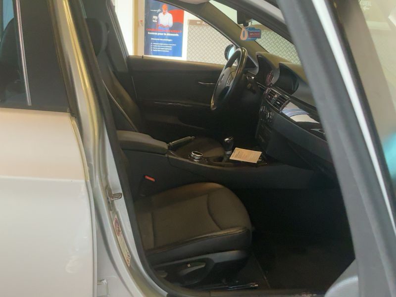 BMW 3er 318d Première 2010 – снимка 16