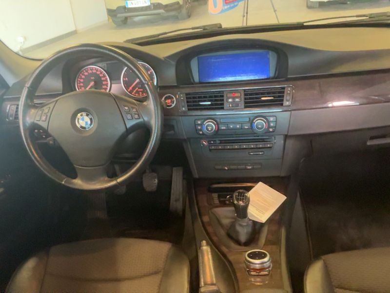 BMW 3er 318d Première 2010 – снимка 17