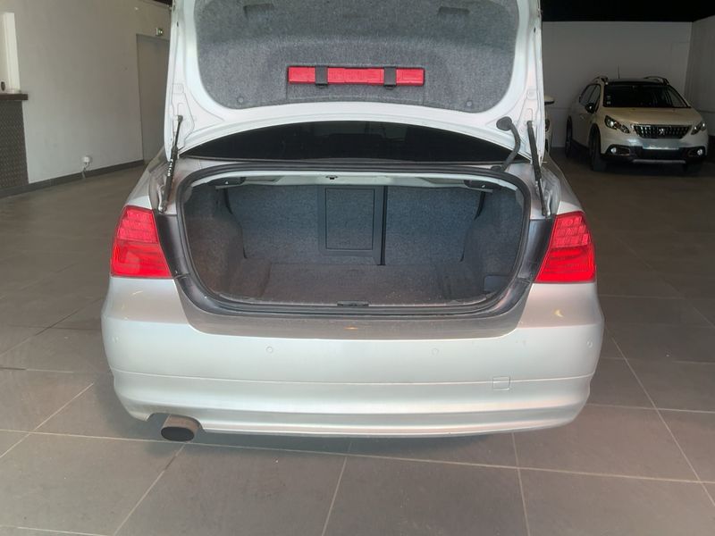 BMW 3er 318d Première 2010 – снимка 15