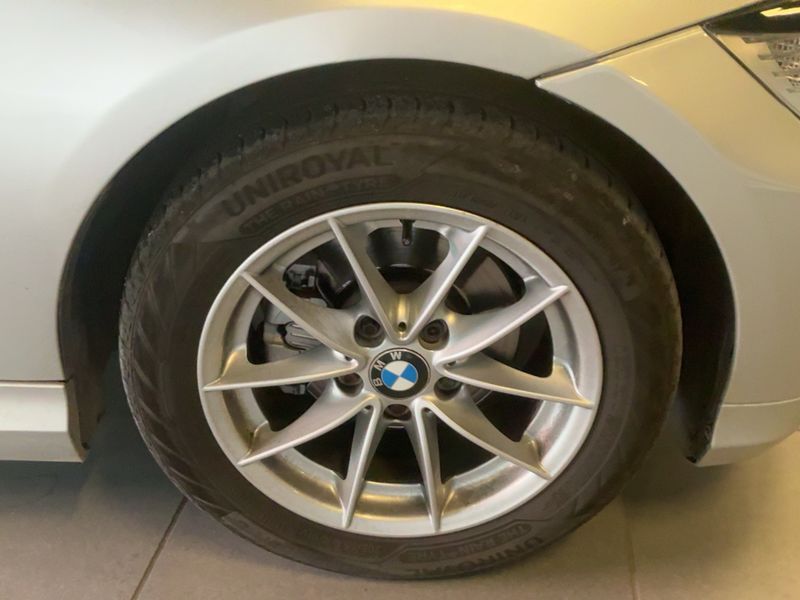 BMW 3er 318d Première 2010 – снимка 11