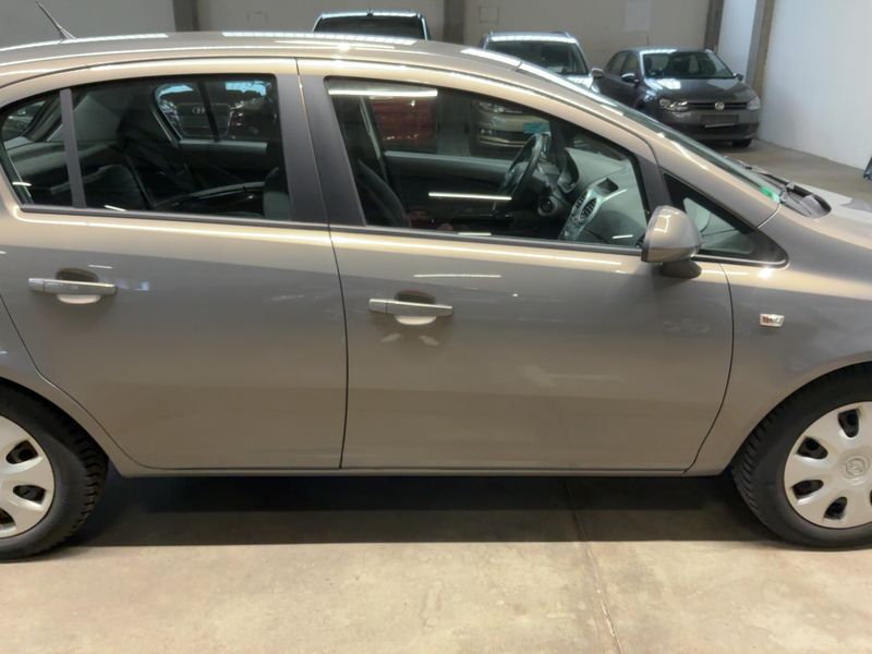 Opel Corsa 1.2 Edition 2013 – снимка 10